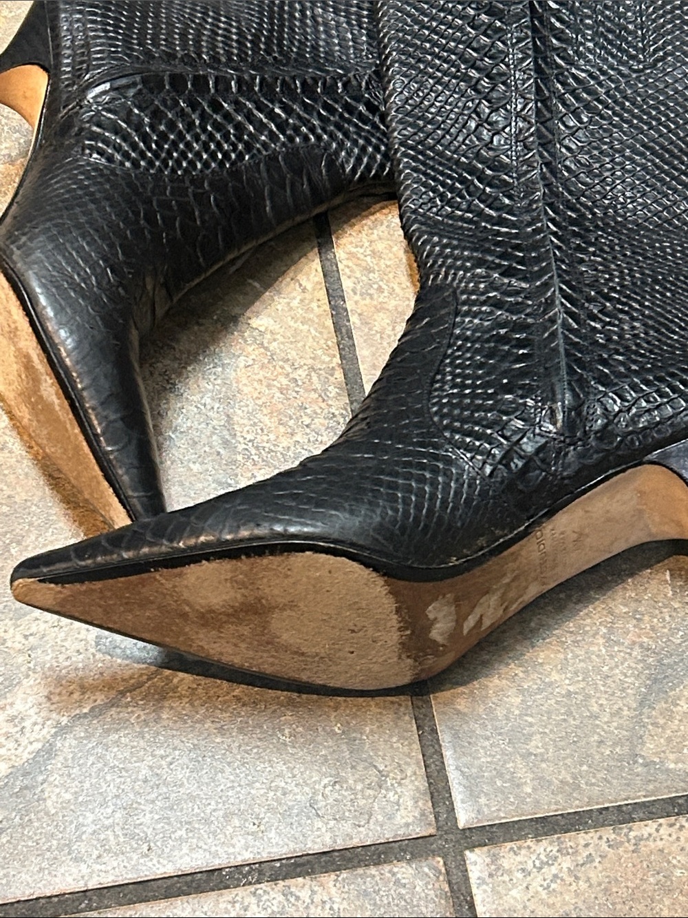 Black Snakeskin Pointed-Toe Knee-High Boots with kitten heel. Size 6 - Picture 3 of 5
